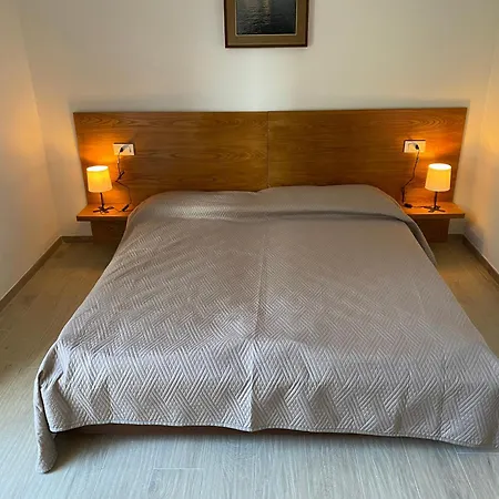 Carlotta Rossa - With Garden And Pool