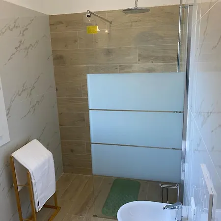 Carlotta Rossa - With Garden And Pool Ferienhaus Colico