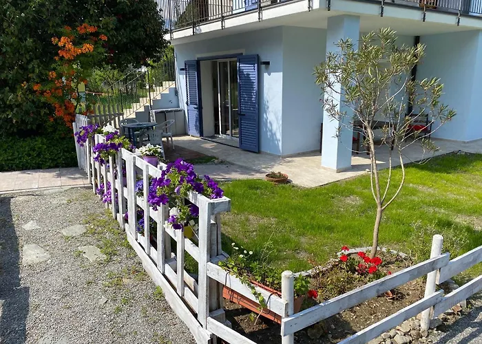 Carlotta Rossa - With Garden And Pool Σπίτι διακοπών Colico