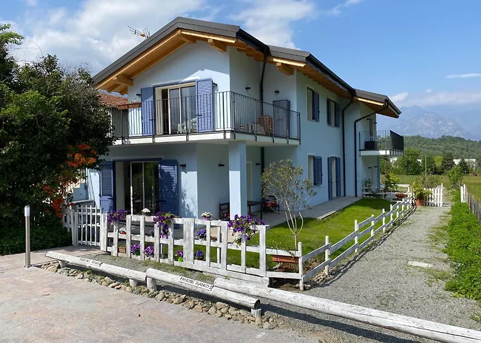 Carlotta Rossa - With Garden And Pool Σπίτι διακοπών Colico