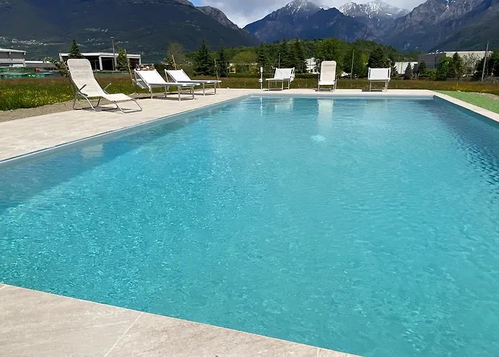 Σπίτι διακοπών Carlotta Rossa - With Garden And Pool Colico