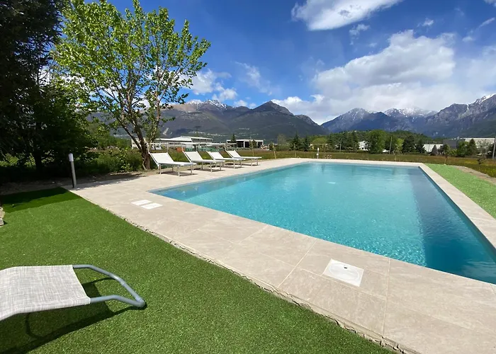 Carlotta Rossa - With Garden And Pool Colico