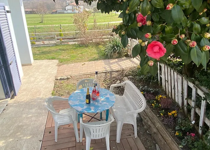 Carlotta Rossa - With Garden And Pool Nyaraló Colico