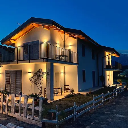 Carlotta Rossa - With Garden And Pool Prázdninový dům Colico