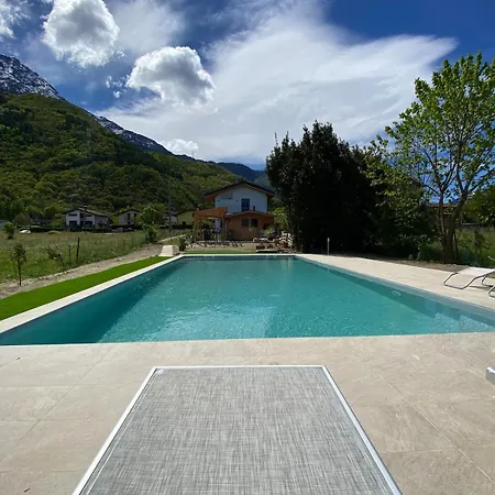 Carlotta Rossa - With Garden And Pool *